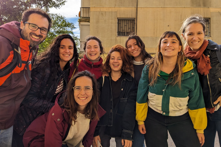 Passeig comunitari amb les noves residents del CAP La Mina